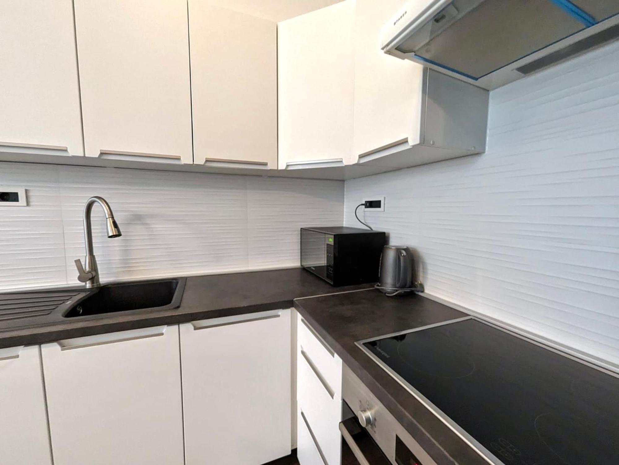 Fantabulous Downtown Abode W King Bed, 65" Tv, Washer And Tumble Dryer Загреб Экстерьер фото